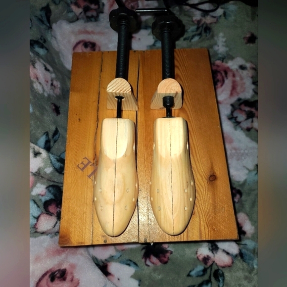 Wooden Shoe Stretchers - Picture 1 of 5